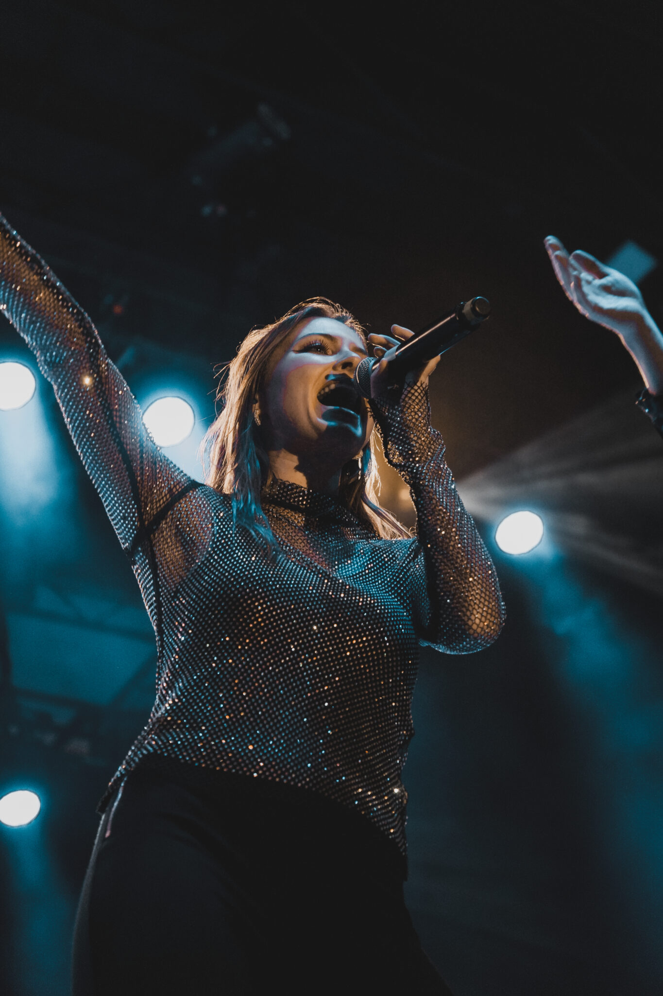 Female singer (2)